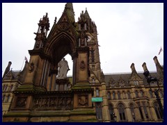 Albert Memorial, Albert Square